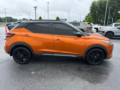 Used 2022 Nissan Kicks SR w/ Premium Package FWD image 8