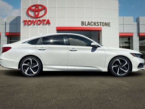 Used 2020 Honda Accord Sport image 2