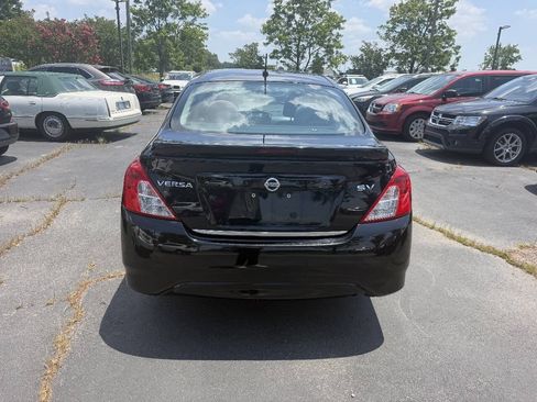 Used 2016 Nissan Versa SV FWD image 7