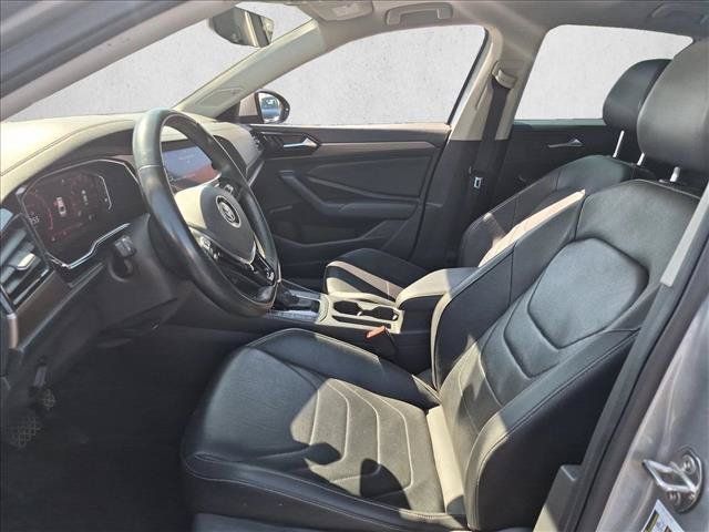 Used 2019 Volkswagen Jetta SEL Premium FWD image 9