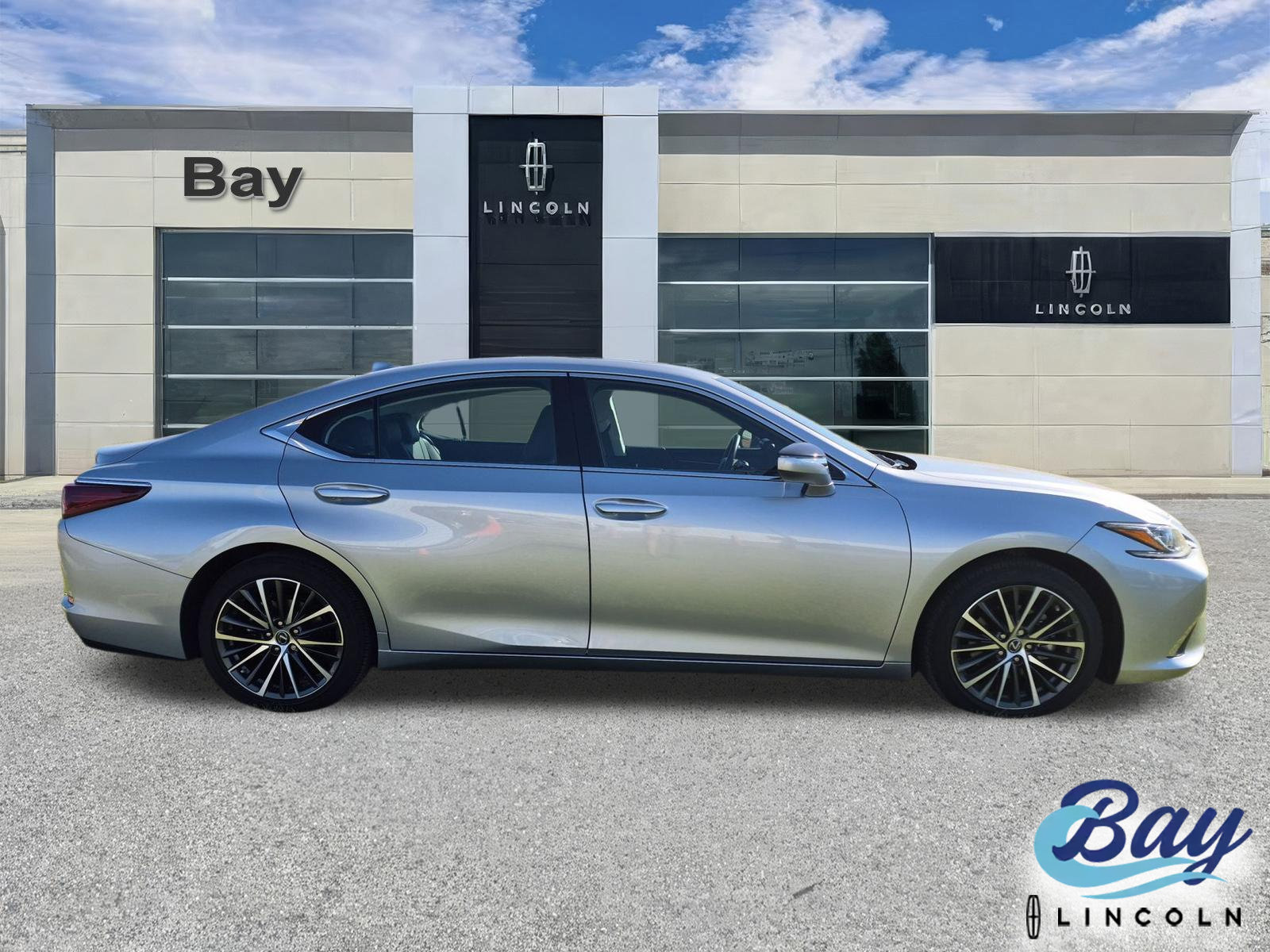 Used 2025 Lexus ES 350 w/ Premium Package FWD image 4