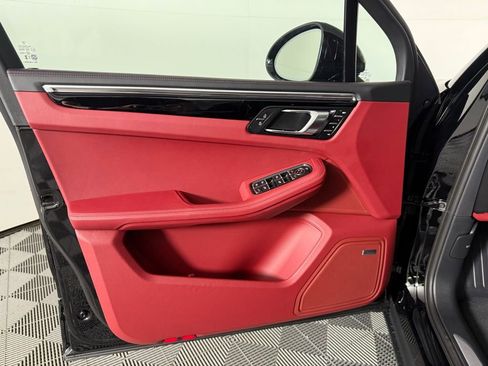 Certified 2025 Porsche Macan S image 24