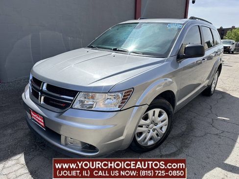 Used 2020 Dodge Journey SE image 1