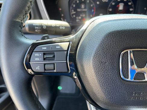 Used 2025 Honda Pilot Elite image 28