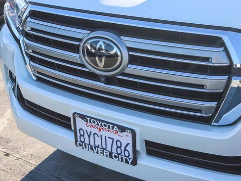 Used 2021 Toyota Land Cruiser image 6