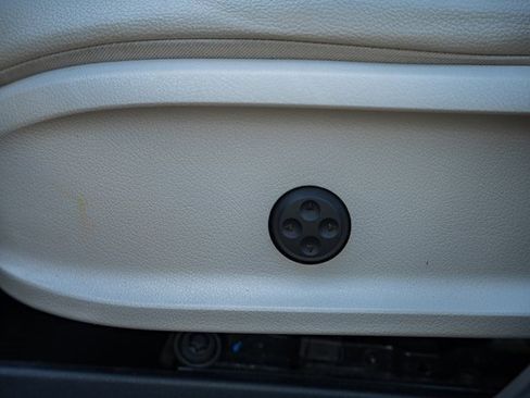 Used 2021 Mercedes-Benz GLB 250 GLB 250 w/ Premium Package image 36