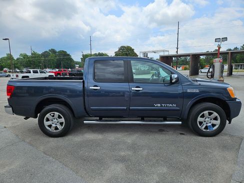 Used 2015 Nissan Titan SV w/ SV Value Truck Package AWD/4WD image 7