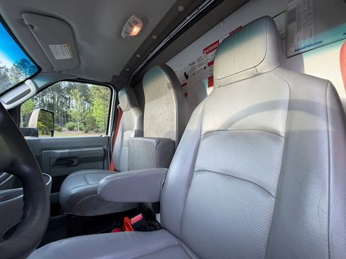 Used 2016 Ford E-350 and Econoline 350 Super Duty RWD image 12