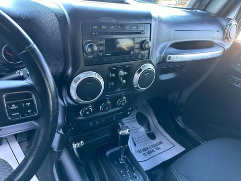 Used 2016 Jeep Wrangler Unlimited Sahara w/ Connectivity Group image 9