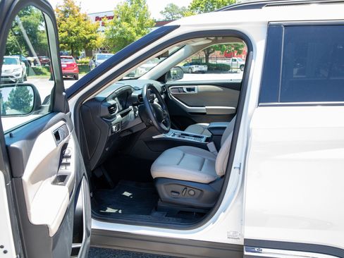 Used 2023 Ford Explorer XLT w/ Equipment Group 202A RWD image 7