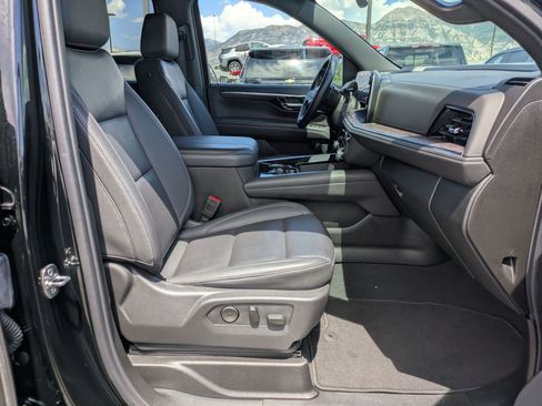Used 2025 Chevrolet Suburban Z71 AWD/4WD image 32