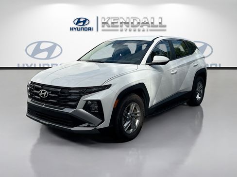 New 2025 Hyundai Tucson SE image 3