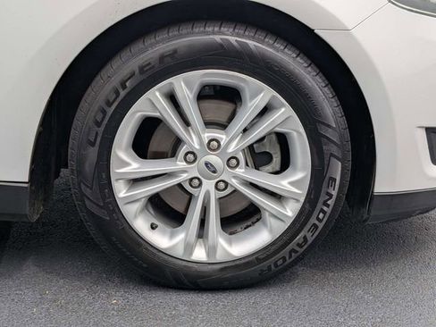 Used 2016 Ford Taurus SE FWD image 10