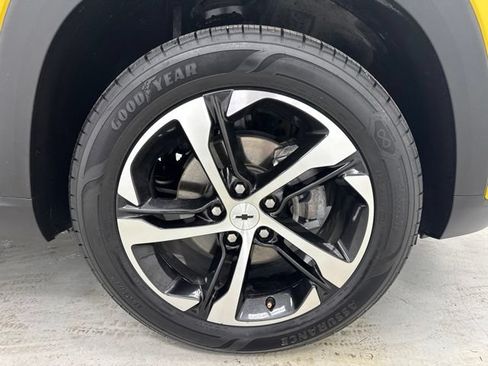 Used 2024 Chevrolet Trax RS w/ Sunroof Package FWD image 29