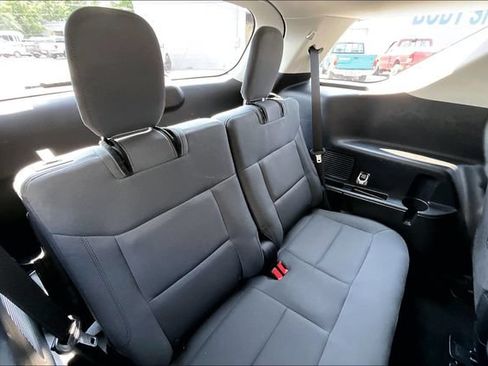 Used 2025 Ford Explorer Active AWD/4WD image 29