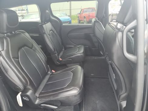 Used 2025 Chrysler Pacifica Select FWD image 32
