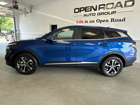 Used 2023 Kia Sportage EX FWD image 3