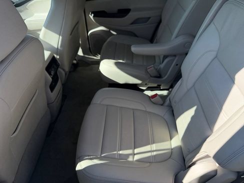 Used 2023 GMC Acadia Denali AWD/4WD image 9