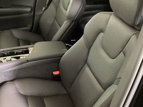 New 2025 Volvo XC90 T8 Plus w/ Protection Package Premier AWD/4WD image 13