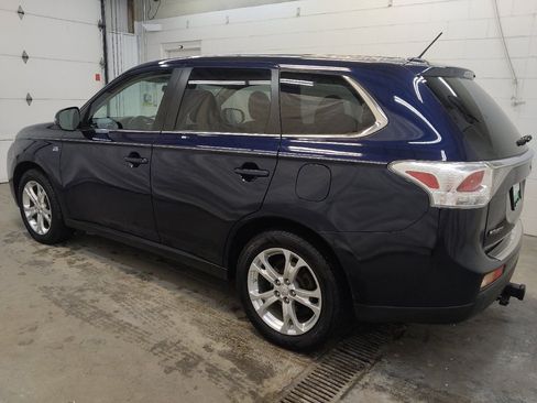 Used 2014 Mitsubishi Outlander GT AWD/4WD image 3