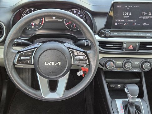 Certified 2022 Kia Forte LXS image 10