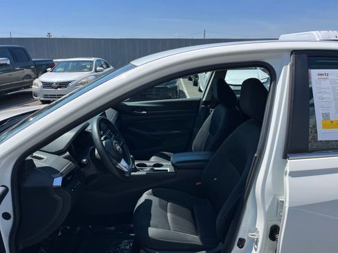 Used 2025 Nissan Altima 2.5 SV FWD image 28