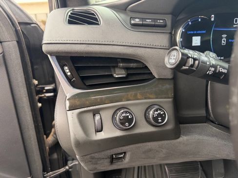 Used 2018 Cadillac Escalade ESV Platinum AWD/4WD image 29