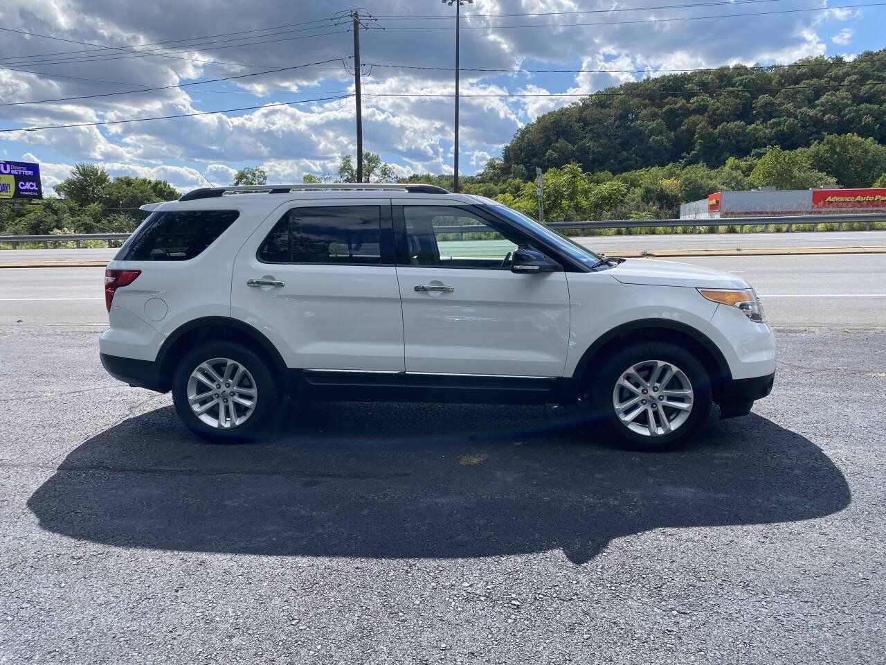 Used 2015 Ford Explorer XLT w/ Equipment Group 202A AWD/4WD image 5