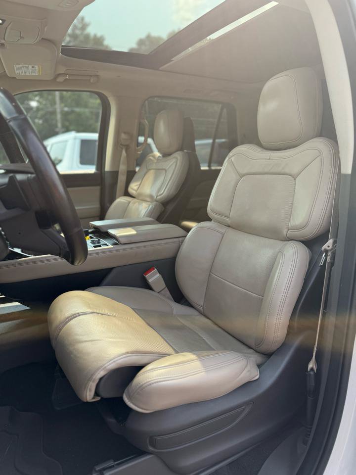 Used 2022 Lincoln Navigator Reserve AWD/4WD image 7
