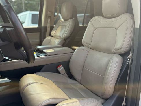 Used 2022 Lincoln Navigator Reserve AWD/4WD image 7