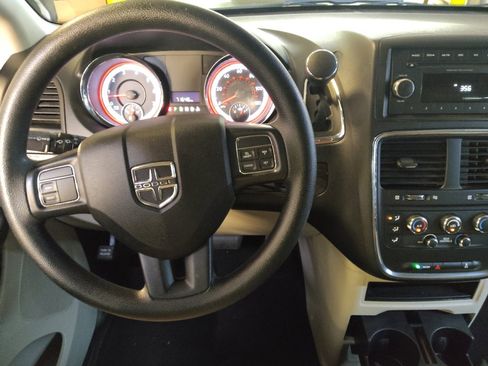 Used 2017 Dodge Grand Caravan SE FWD image 22