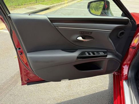 Used 2025 Lexus ES 300h w/ Technology Package FWD image 12