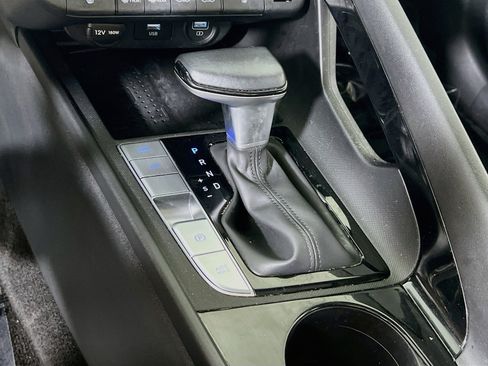 Used 2023 Hyundai Elantra Limited FWD image 17