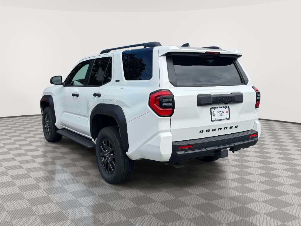 Used 2025 Toyota 4Runner SR5 AWD/4WD image 5