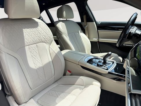 Used 2018 BMW 750i RWD image 28