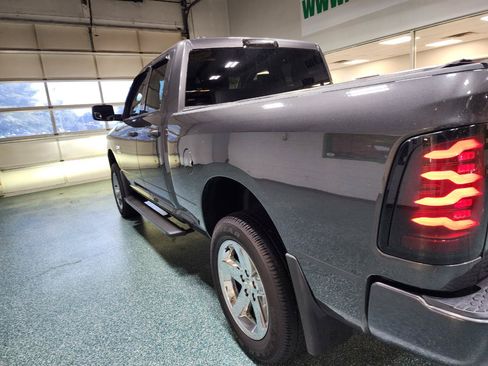 Used 2017 RAM 1500 Express AWD/4WD image 10