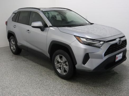 Used 2025 Toyota RAV4 XLE w/ Convenience Package AWD/4WD image 4