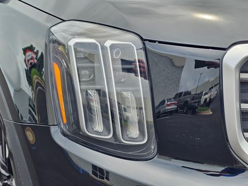 Used 2024 Kia Telluride SX w/ Towing Package FWD image 5
