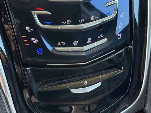 Used 2019 Cadillac Escalade Luxury AWD/4WD image 23
