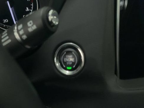 Used 2023 Cadillac XT4 Luxury w/ Cold Weather Package AWD/4WD image 19