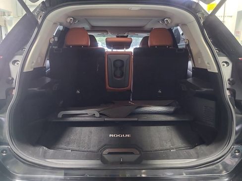 Used 2018 Nissan Rogue SL w/ Premium Package AWD/4WD image 6
