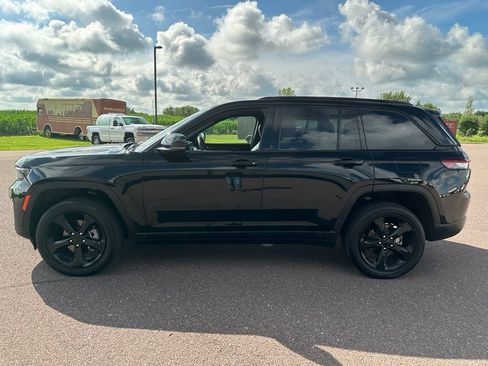 Used 2024 Jeep Grand Cherokee Altitude AWD/4WD image 36