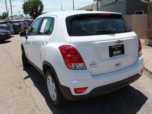 Used 2020 Chevrolet Trax LS FWD image 3