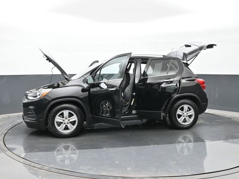 Used 2020 Chevrolet Trax LT w/ LT Convenience Package image 45