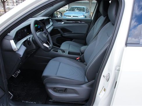 New 2026 Volkswagen Tiguan SE R-Line image 10