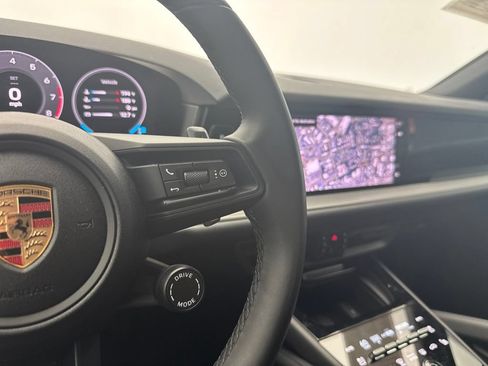 Certified 2025 Porsche Cayenne AWD/4WD image 18