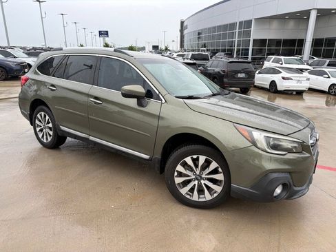 Used 2018 Subaru Outback 3.6R Touring AWD/4WD image 4