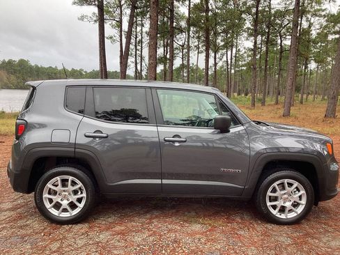 Used 2023 Jeep Renegade Latitude image 6