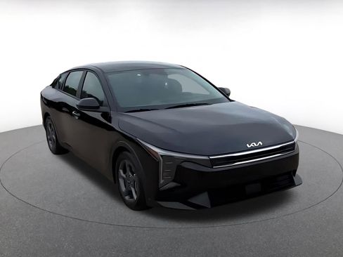 Used 2025 Kia K4 LXS image 3