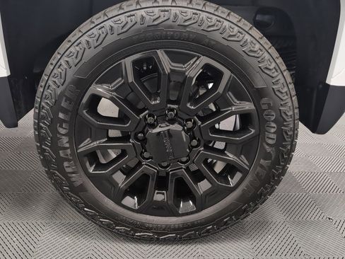 New 2025 GMC Sierra 2500 Denali w/ Denali Reserve Package image 38